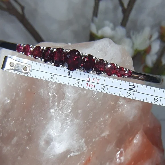 925 Genuine, Untreated Garnet Bangle. - Picture 5 of 11